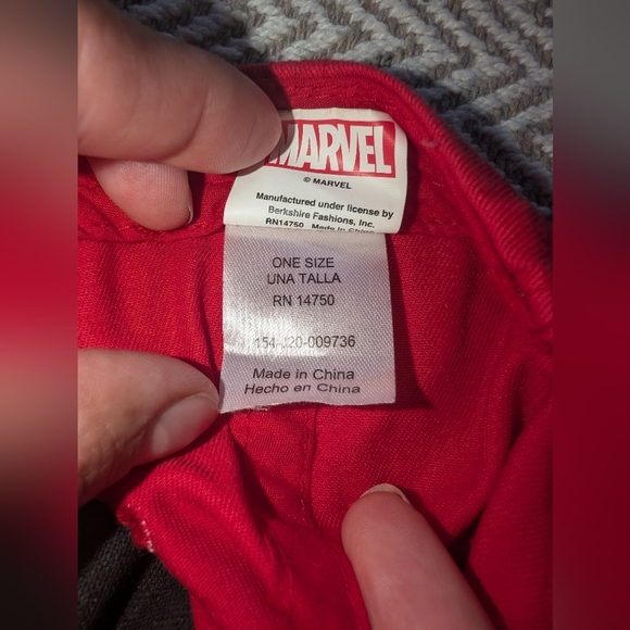 Marvel Spiderman Red Cap/ Like New - Picture 2 of 4